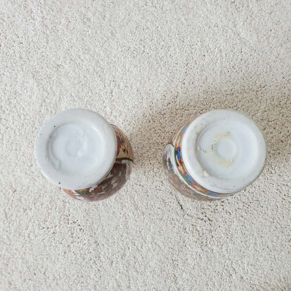 Vintage Pair of Asian Vases with scalloped top - Set of 2